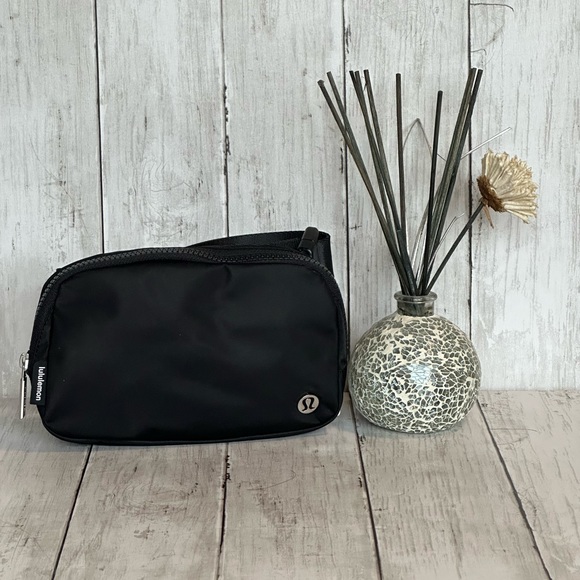 lululemon athletica Handbags - NWT LULULEMON EVERYWHERE BELT BLACK